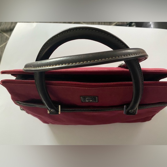 Etienne Aigner Red Tote Bag with Structured Design and Gold Hardware - Picture 15 of 16